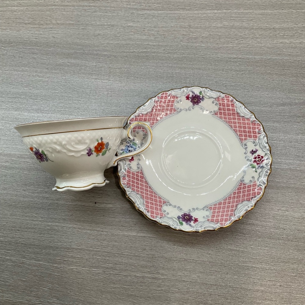 VINTAGE SCHUMANN BAVARIA GERMANY DEMITASSE FOOTED TEACUP AND SAUCER‎ SET